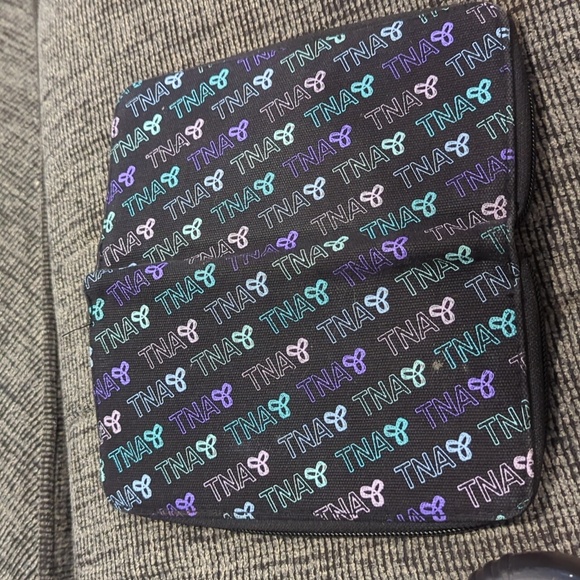 TNA Fabric Full Size Wallet zip closure - Picture 3 of 3